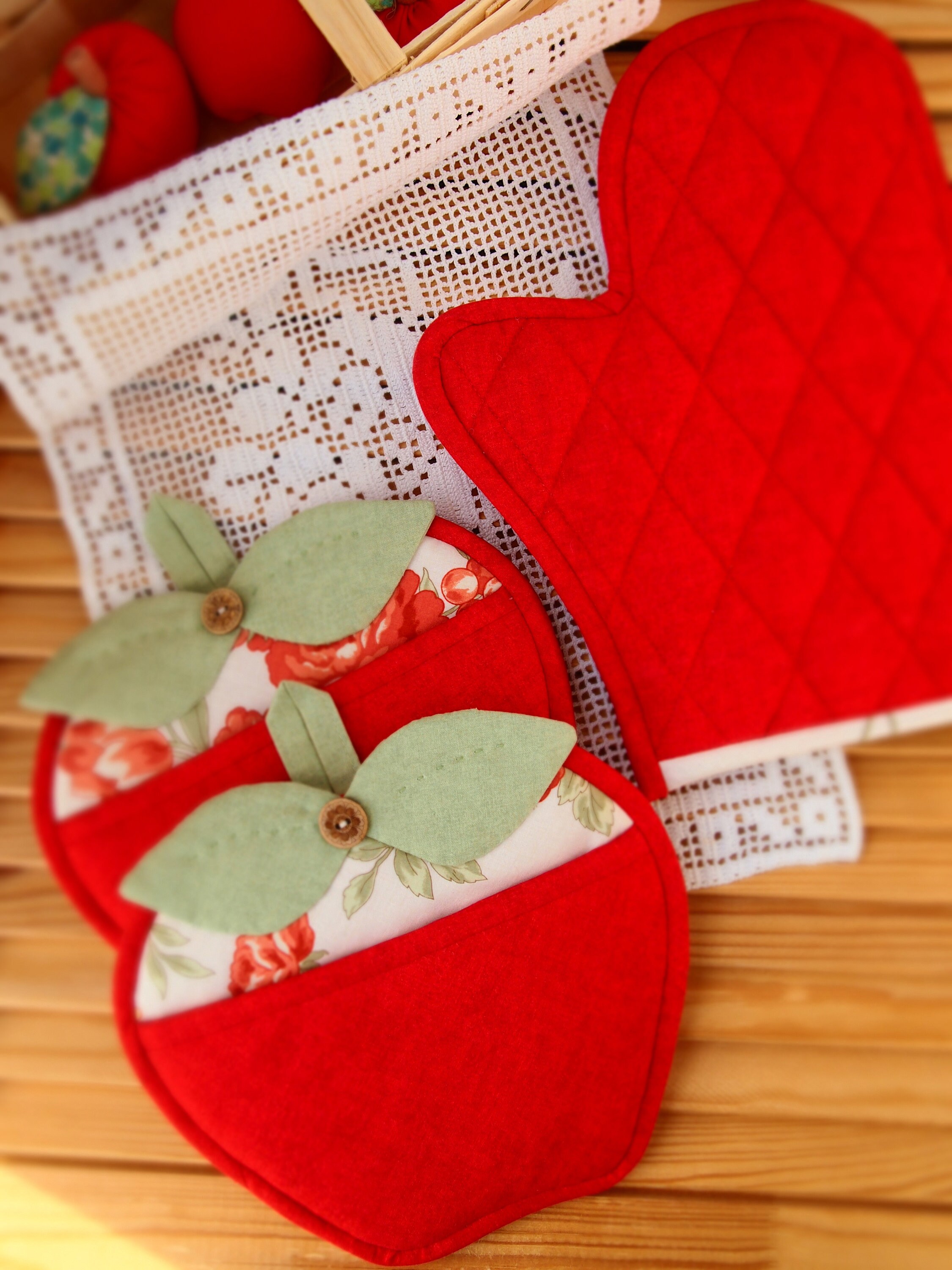 Apple Pot holders / Farmhouse kitchen decor / Potholders and Etsy
