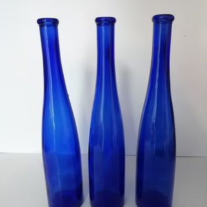 Grande bouteille ancienne vintage verre pressé moulé long col épais