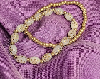 White & Gold Glass Bead Bracelet Set: Stretchy Elegant Design