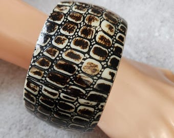 Bracelet faux animal alligator crocodile skin bangle textured smooth seam brown.