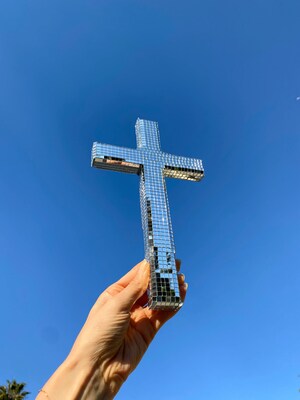 Croix De Table Phosphorescente - 13,2x8 Cm, Matériau PP, Brille Dans Le Noir, Décoration Chrétienne