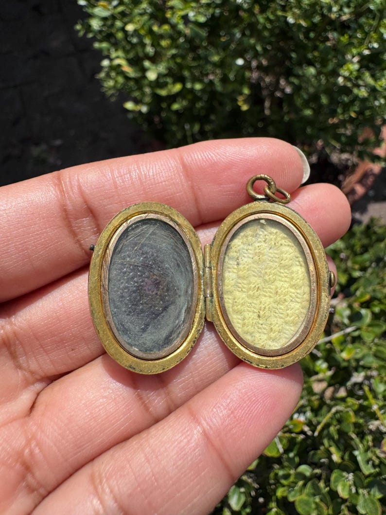 Cloth Locket Victorian Oval Locket With Applied Bird, Gilt Metal and Gold Filled, 1 ...