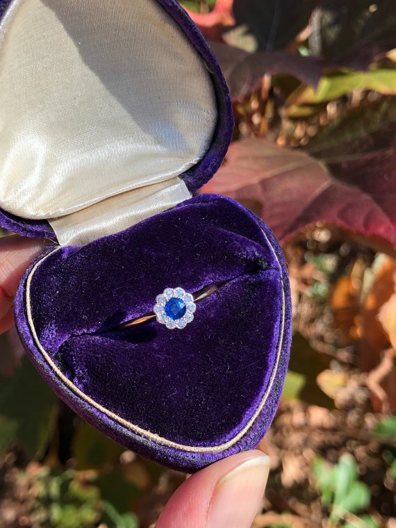 18K Round Blue Sapphire Diamond Halo Flower Ring, 