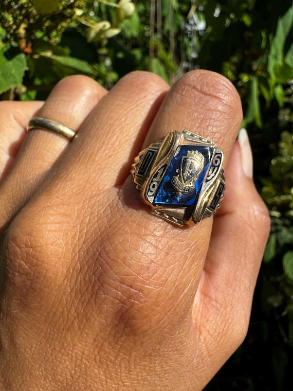 10K 1964 Fishers, Indiana High School Class Ring, Blue Glass, 8.4 grams, Size 10.5