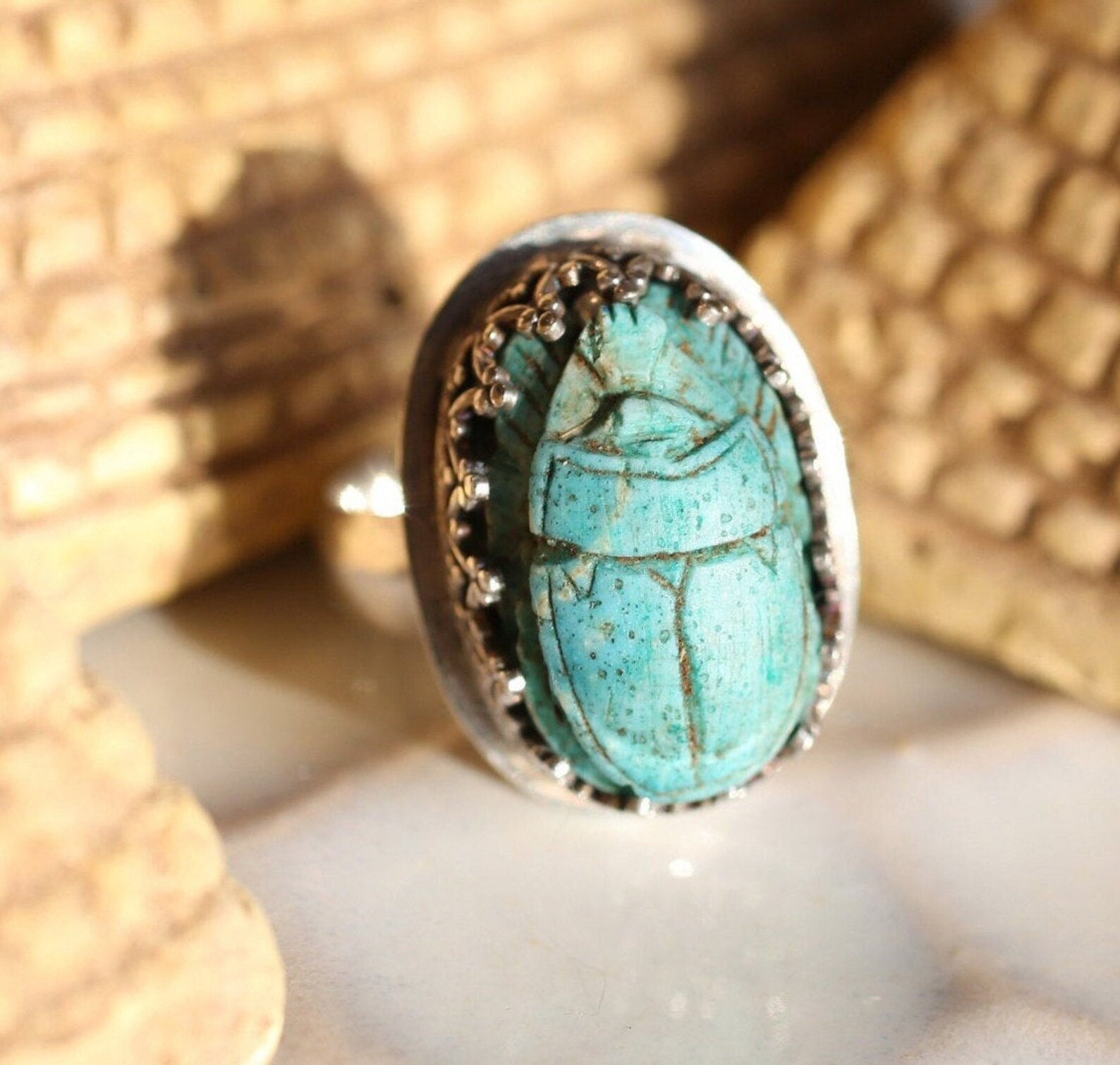 Anello in argento sterling con scarabeo egizio intagliato in