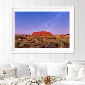 Uluru Night Sky, professionele print, Un Framed Wall Art, Ayres Rock Wall Decor, Uluru Milkway Boho Art, grote foto's 12x8 18x12 24x16 30x20