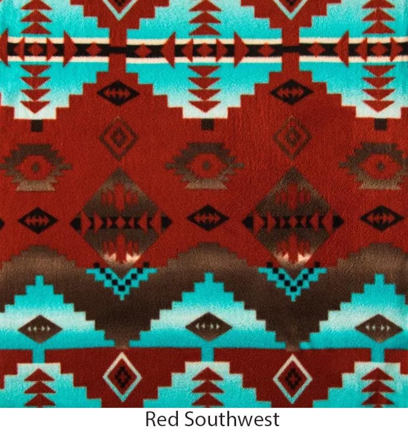 Puede incluir: Tela de patr&oacute;n geom&eacute;trico rojo, turquesa y marr&oacute;n con un dise&ntilde;o del suroeste. La tela tiene una textura suave y peluda.