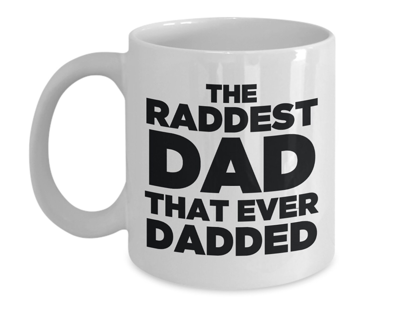 Счастливая семья обнимается. Папа и сын. Празднование дня отца. Папа и сын. Отцы и дети.