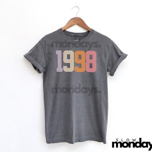 PNG de los 90, año de nacimiento vintage, número PNG, diseño de camiseta universitaria, año de graduación png, diseño de camiseta, diseño de camiseta de cumpleaños, camiseta universitaria