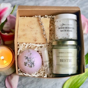 Friendship gift box, Best Friend Gift, Spa Gift Set, Friend Birthday Gift, Best friend birthday gifts, Gifts for best friend, Bestie Candle