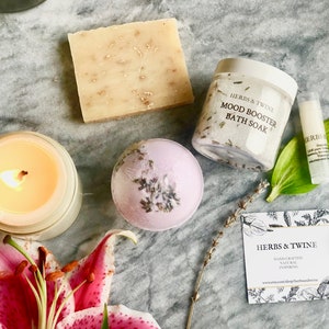 Birthday Gift, Gift Ideas, Happy Birthday Gift Box, Happy Birthday Gift Basket, Birthday Gifts Ideas, Birthday Gifts For Her, Birthday box bath bomb birthday bath salt birthday candle