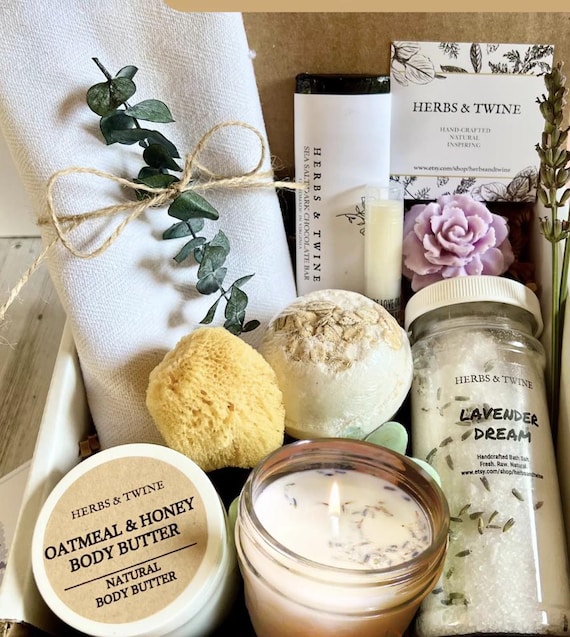 Mother's Day Gifts Gifts for Mom Spa Candle Gift Basket Gifts for Women Spa Gift Lavender Gift Set Spa Gift Set for Moms Mothers Day Present