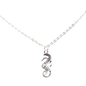 Small Seahorse Necklace, Seahorse Jewelry, Sea life Necklace, Seahorse Pendant, Ocean Necklace, Nautical Necklace, Beach Necklace