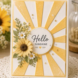 Peut inclure: Une carte de vœux rectangulaire présentant un motif en rayons de soleil jaunes et blancs. Un cercle central blanc affiche le texte noir Hello SUNSHINE avec un petit cœur jaune. Un bouquet de tournesols jaunes et de feuilles vertes orne le côté gauche.