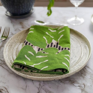 Monstera Cloth Napkins, Table Linen, Green, beige and black Dinner Napkins for plant lovers, set of 4 18 X 18 image 1