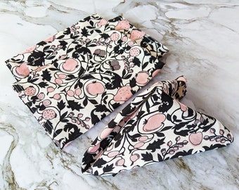 Fruity Cloth Napkins, Table Linen, Victorian design with berries Dinner Napkins, White, black and pink - set of 4 - 18" X 18"