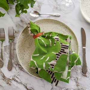 Monstera Cloth Napkins, Table Linen, Green, beige and black Dinner Napkins for plant lovers, set of 4 18 X 18 image 6