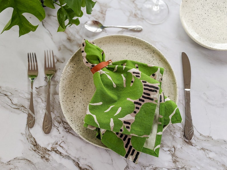 Monstera Cloth Napkins, Table Linen, Green, beige and black Dinner Napkins for plant lovers, set of 4 18 X 18 image 6