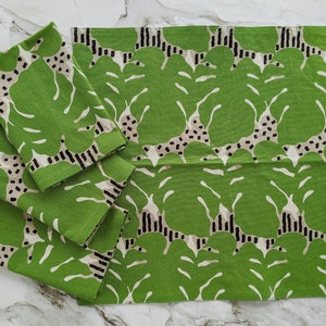 Monstera Cloth Napkins, Table Linen, Green, beige and black Dinner Napkins for plant lovers, set of 4 18 X 18 image 8