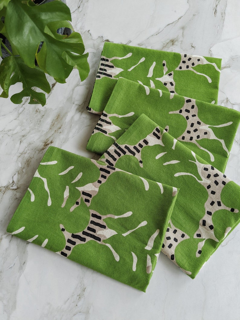 Monstera Cloth Napkins, Table Linen, Green, beige and black Dinner Napkins for plant lovers, set of 4 18 X 18 image 2