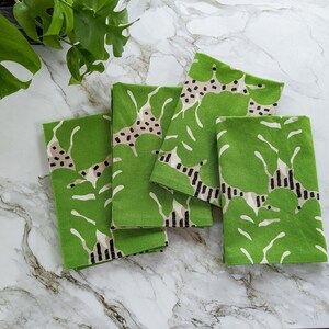 Monstera Cloth Napkins, Table Linen, Green, beige and black Dinner Napkins for plant lovers, set of 4 18 X 18 image 7