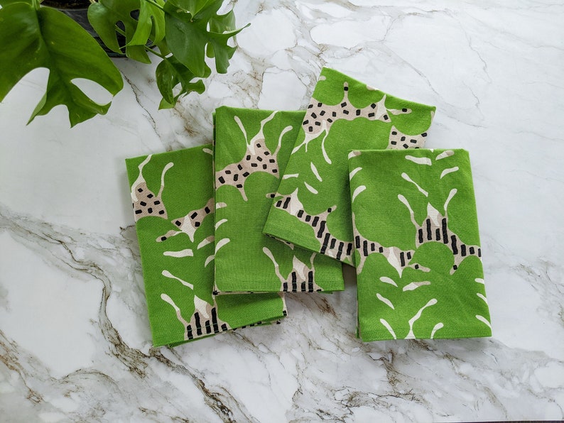 Monstera Cloth Napkins, Table Linen, Green, beige and black Dinner Napkins for plant lovers, set of 4 18 X 18 image 7