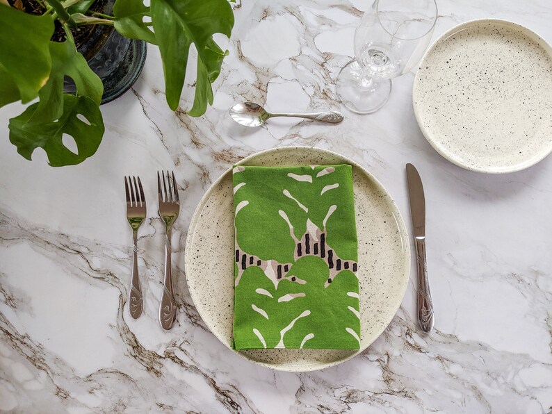 Monstera Cloth Napkins, Table Linen, Green, beige and black Dinner Napkins for plant lovers, set of 4 18 X 18 image 3