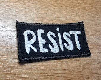 Toppa ricamata termoadesiva "Resist Anarchist Politics" con tema femminista