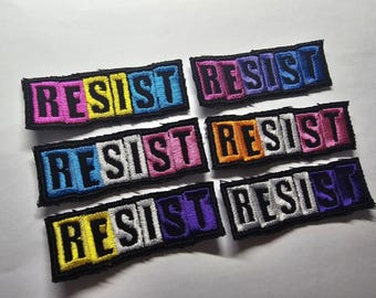 Toppa ricamata con bandiere del movimento Resist Pride