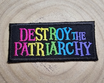 Destruye el patriarcado. Parche bordado termoadhesivo a color. Feminismo. Derechos de las mujeres.