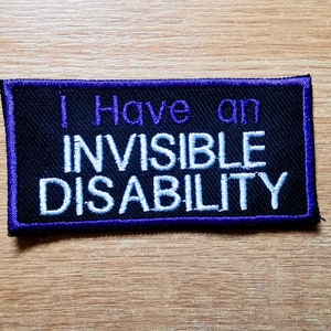 Ho una disabilità invisibile, toppa ricamata da stirare e cucire viola