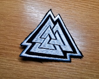 Fer à repasser Valknut blanc sur écusson brodé écussons vikings