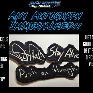 Puede incluir: Parches bordados negros con texto blanco, con autógrafos y frases como "Stay Alive" y "Push on Through". La imagen incluye texto: "Any Autograph Immortalised!!" y "Keep precious autographs or handwriting preserved with embroidery."