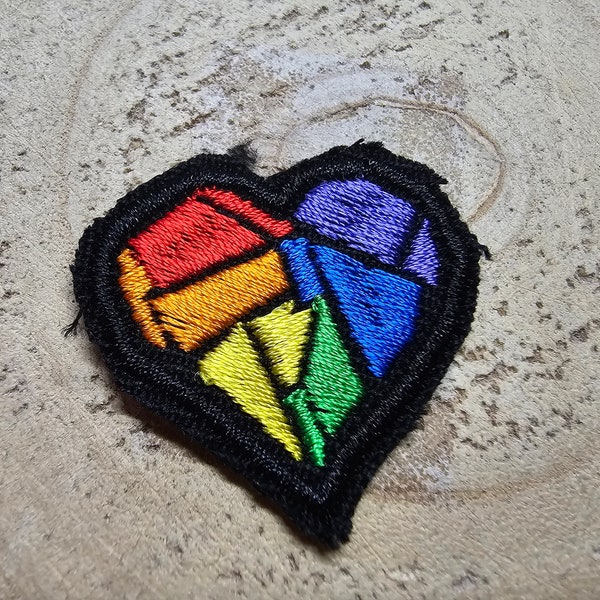 Rainbow Heart TINY Écusson brodé Rave Retro Puzzle Cube Style