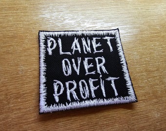 Planet Over Profit Gestickter Aufnäher Klimakrise Umweltaktion
