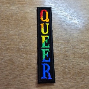 Queer Vertikale Regenbogen Patch Flagge LGBTQ + Gestickte Aufnäher