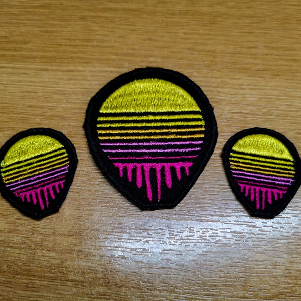 Synthwave Iron on Embroidered Patch Melting Outrun carpenter brut Retro 80s Patch Darkwave Wall Decoration