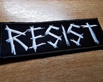 Toppa ricamata termoadesiva "Resist Anarchist Politics" con tema femminista
