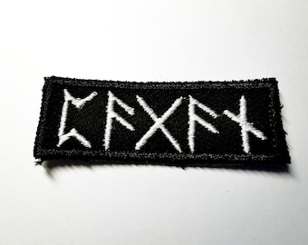 Hednisk i runor LITEN Stryk-på broderad lapp nordisk mytologi Viking svart metall stil lapp