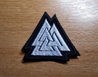 Fer à repasser Valknut blanc sur écusson brodé écussons vikings