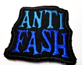 Antifash antifacistisch twee tinten blauw geborduurde opstrijkpatch Politieke punk
