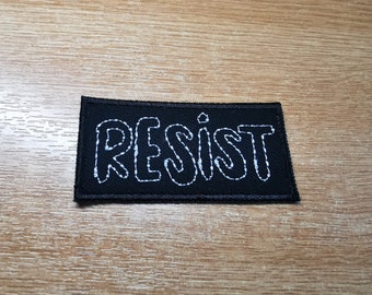 Toppa ricamata termoadesiva "Resist Anarchist Politics" con tema femminista