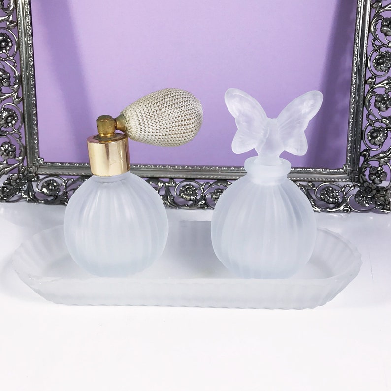 Download Vtg White frosted glass swirl butterfly pump perfume ...