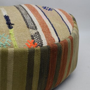 Pouf kilim fatto a mano, copertura del cuscino rotondo, pouf in stile marocchino, cuscino ottomano, pouf arredamento Boho, cuscino da pavimento decorativo, Beanbag, codice 386 immagine 6