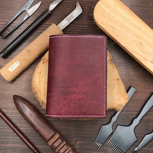 12-Colors Pueblo Leather | Medium Bifold Wallet | Free Personalized Engraving | Handmade Leather | Mother / Girlfriend / Lady / Her Gift