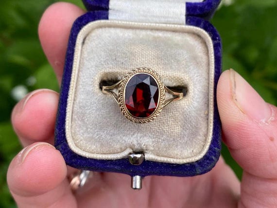 Vintage 9ct Gold Garnet Solitaire Ring, Size M1/2 or 6.75
