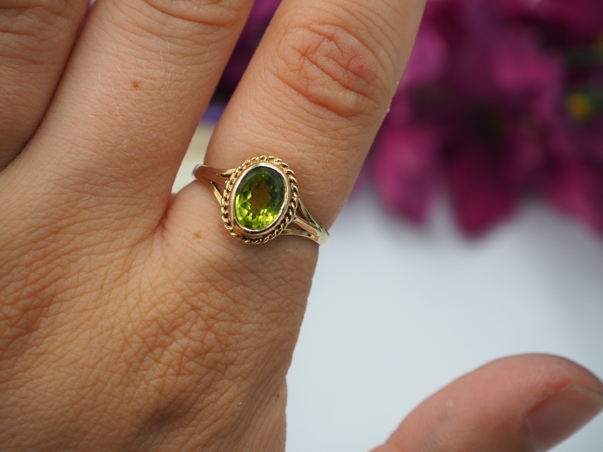 Vintage 9ct Gold Peridot Ring, Size N or 7