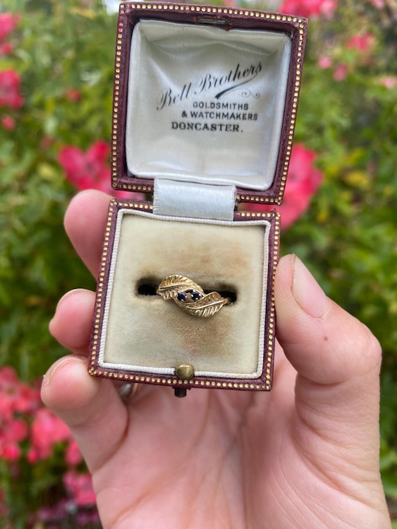Vintage 9ct Gold Sapphire Daisy Ring, Size M1/2 or 6.75
