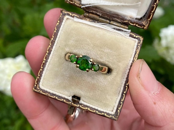 Vintage 9ct Gold Chrome Diopside Trilogy Ring, Size L or 6