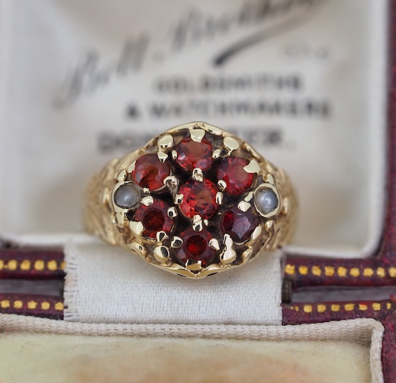 Vintage 9ct Gold Garnet and Pearl Daisy Ring, Size L1/2 or 6.25